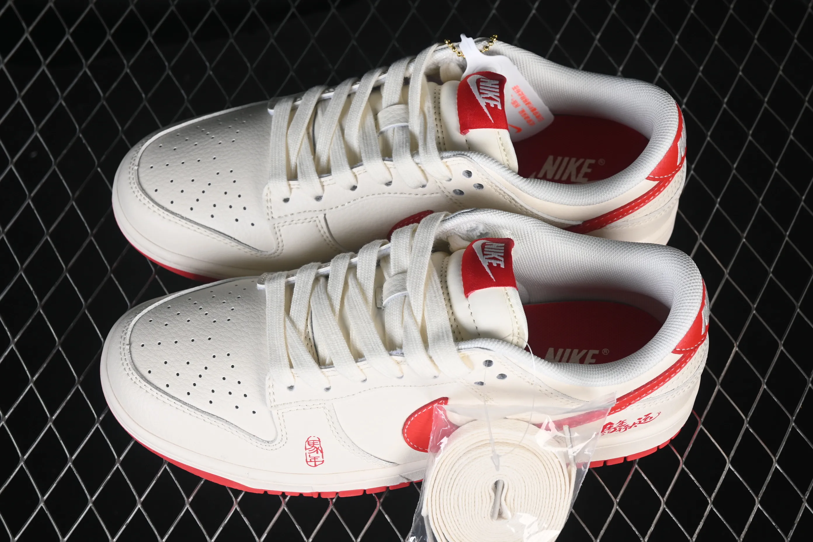 All categories Nk SB Dunk Series Nk SB Dunk Low High-end customized low-top sneakers Nike SB Dunk Low Limited to the Year of the Horse High-end customized low-top casual sneakers QW5288-100